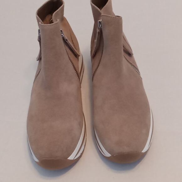 NWOT Steve Madden Women's Size 8.5 Glided Unit Platform High-Top Sneaker. - Picture 1 of 8